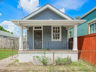 824 Pleasant St, New Orleans, LA, 70115