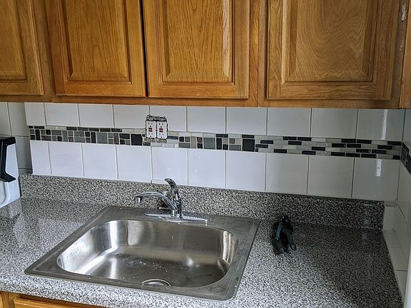 5th image of 3112 32nd St Floor 1