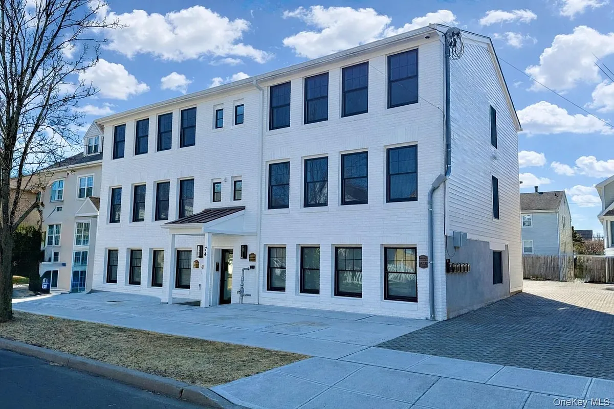 Building Photo - 74 Nelson Ave #1