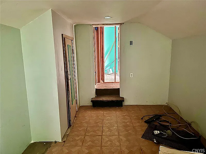 3 bed, 1290 sqft, $1,000 — Photo 3
