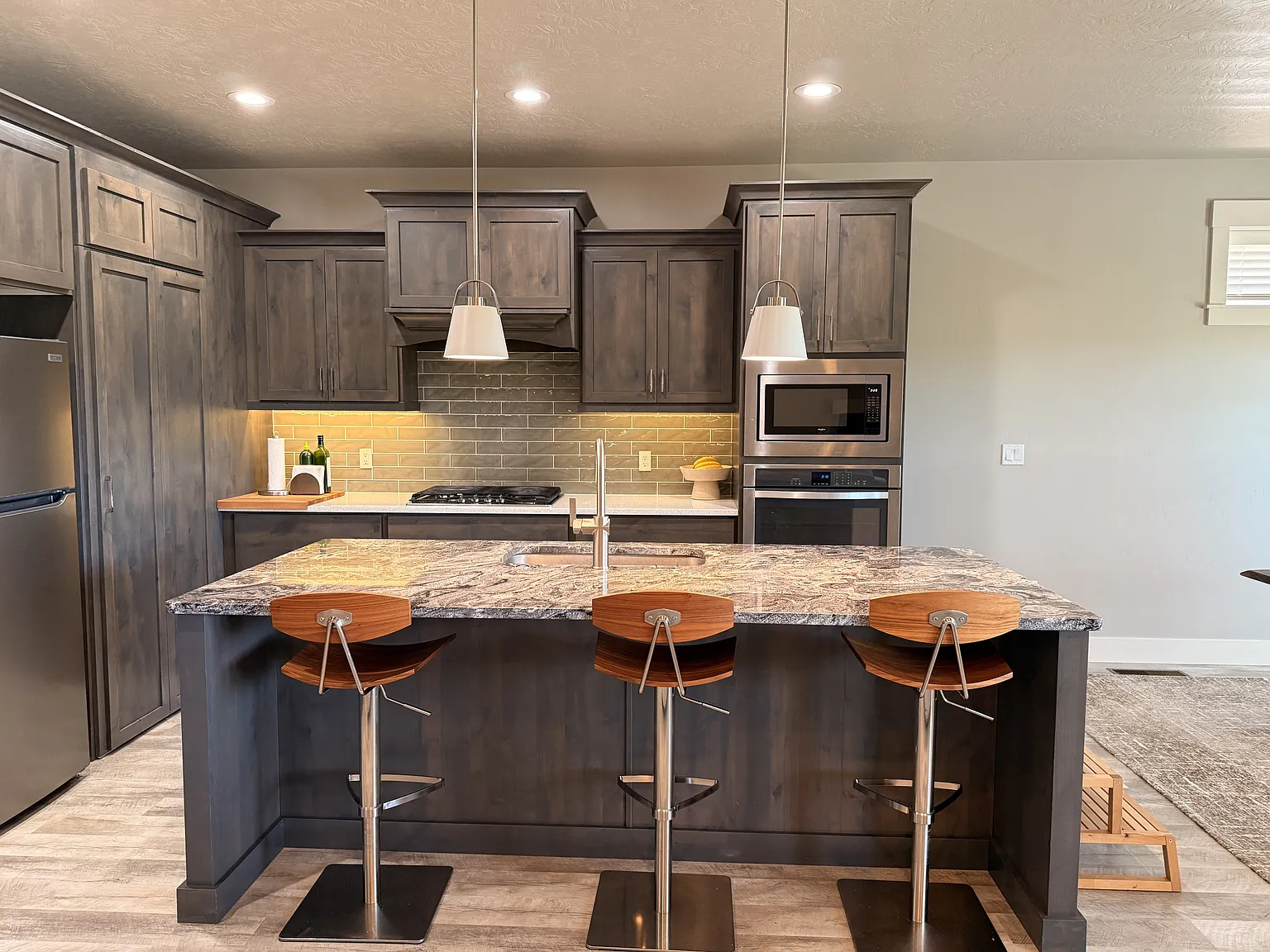 3 bed, 2.5 bath, 2053 sqft, $2,795 — Photo 3