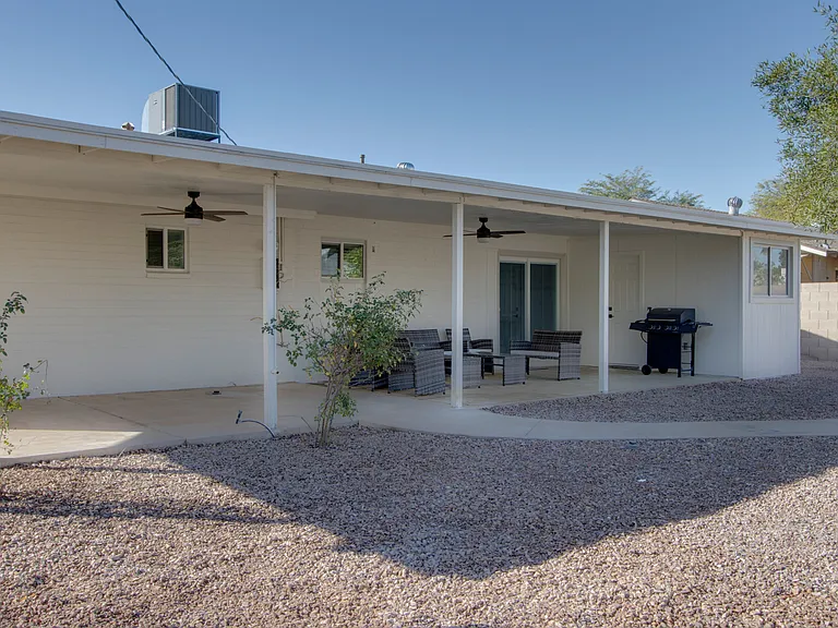 38 E Geneva Dr — Photo 43