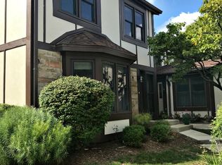 46 White Oak Cir, Saint Charles, IL