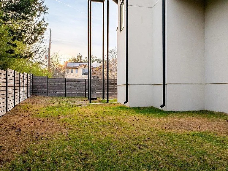 12885 Park Dr — Photo 40