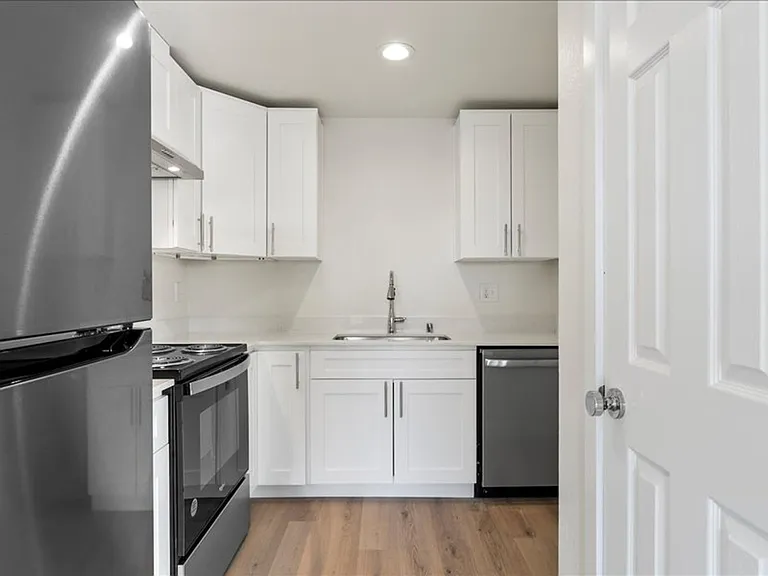 Kamden Court — Photo 3