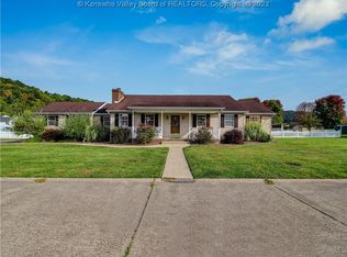 7 Castle Dr, Barboursville, WV 25504