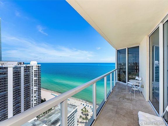 3rd image of 16699 Collins Ave APT 3007