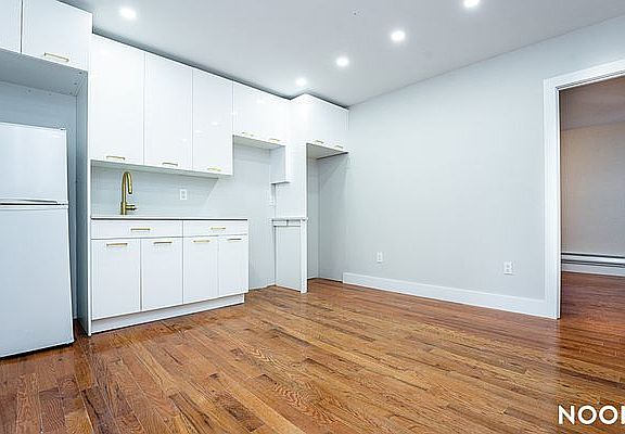 4th image of 316 Hart St APT 2