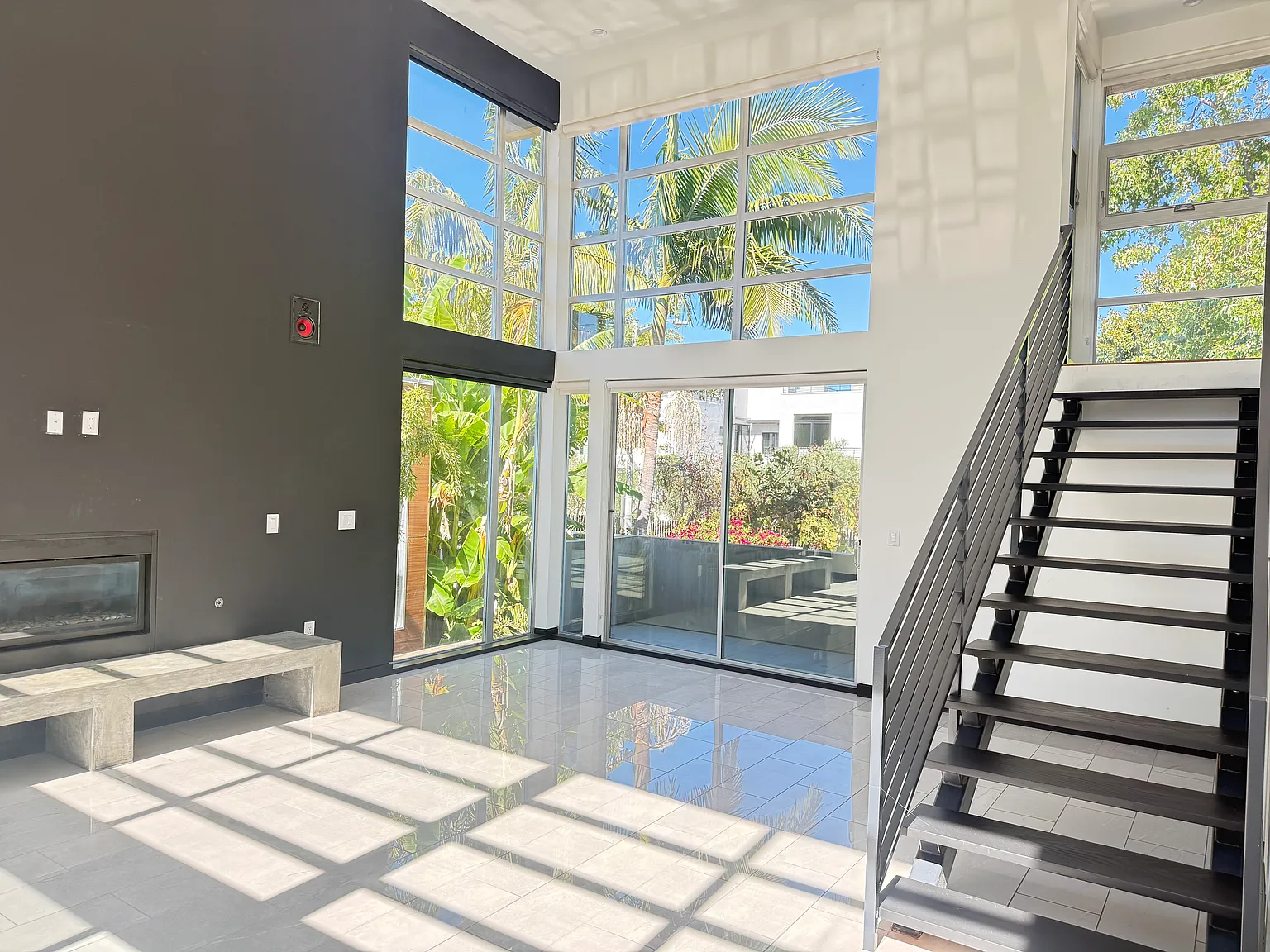 2 bed, 2.5 bath, 2500 sqft, $8,995 — Photo 3