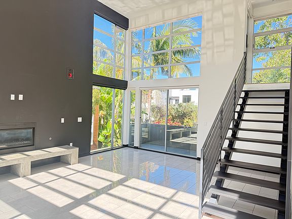 3rd image of 807 Huntley Dr #807