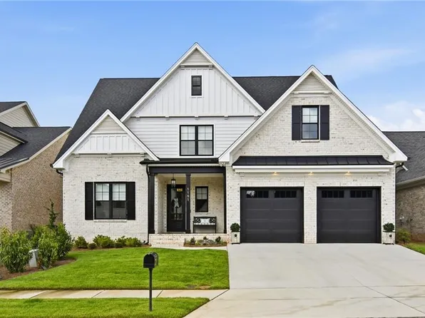 1181 Maple Chase Ln, Winston Salem, NC 27106