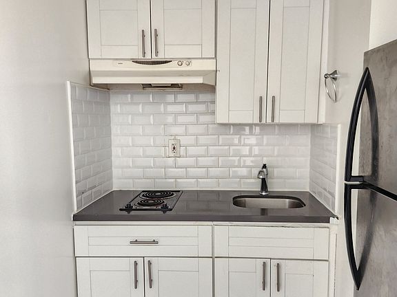 5th image of 1781 N Orchid Ave #103