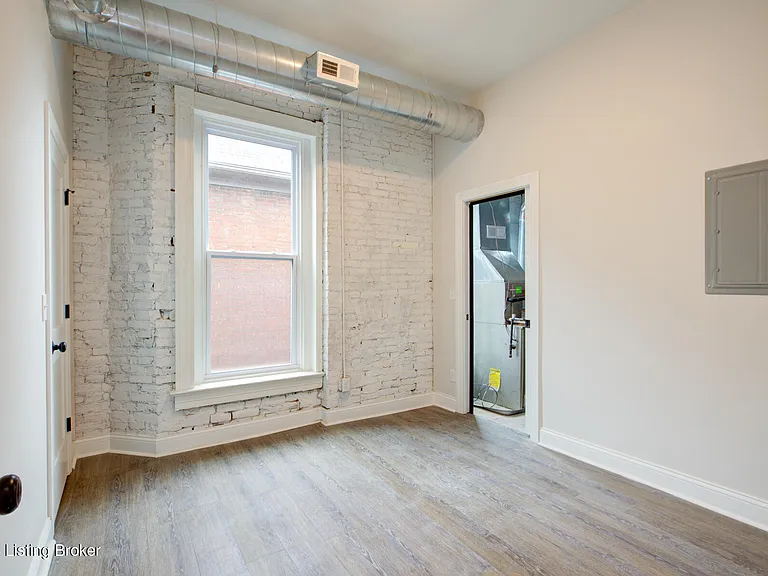1105 S 1st St #4 — Photo 16