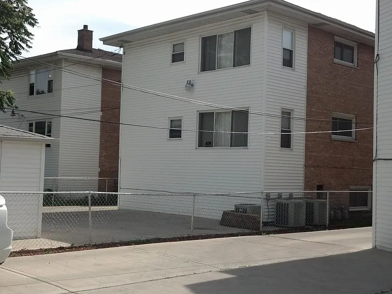 1017 S 13th Ave #4BDR — Photo 2