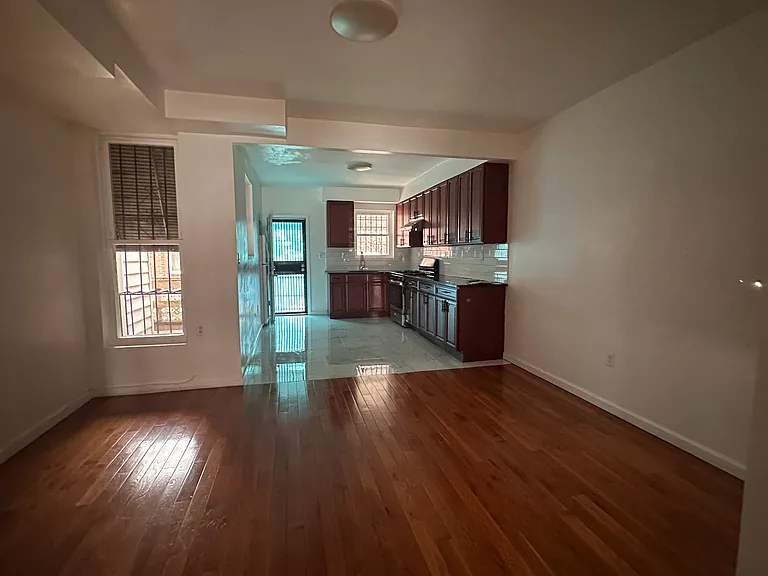 738 Mayfair St — Photo 2