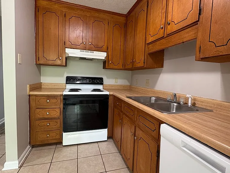 224 Edith Way — Photo 14