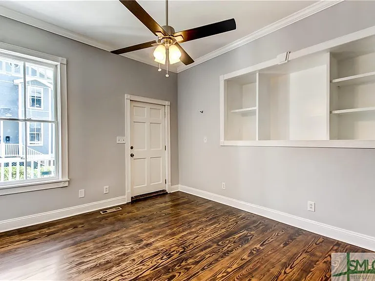 525 E Gaston St — Photo 3