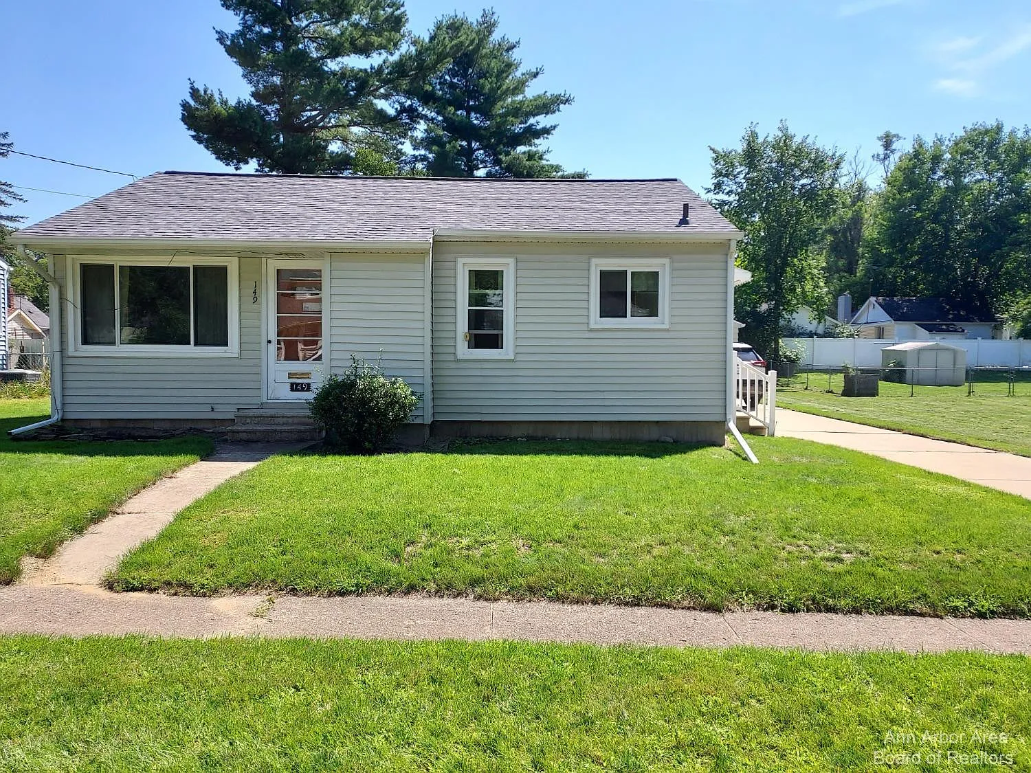 149 Avondale Ave photo 1