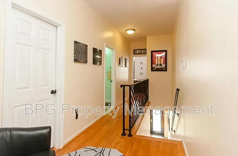 1027 7th St NE — Photo 6