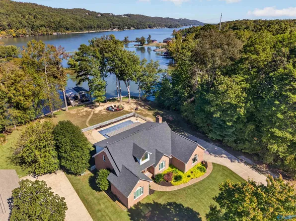 2559 White Oak Dr, Southside, AL 35907