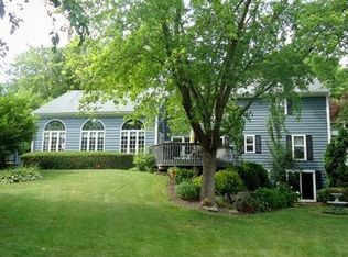 222 River Dr, Trout Valley, IL 60013