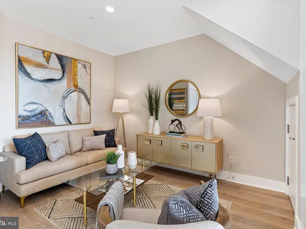 820 18th St NE Unit 3, Washington, DC 20017