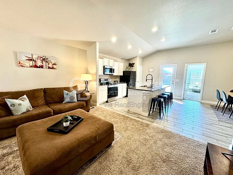 3108 Urbana Ave — Photo 3