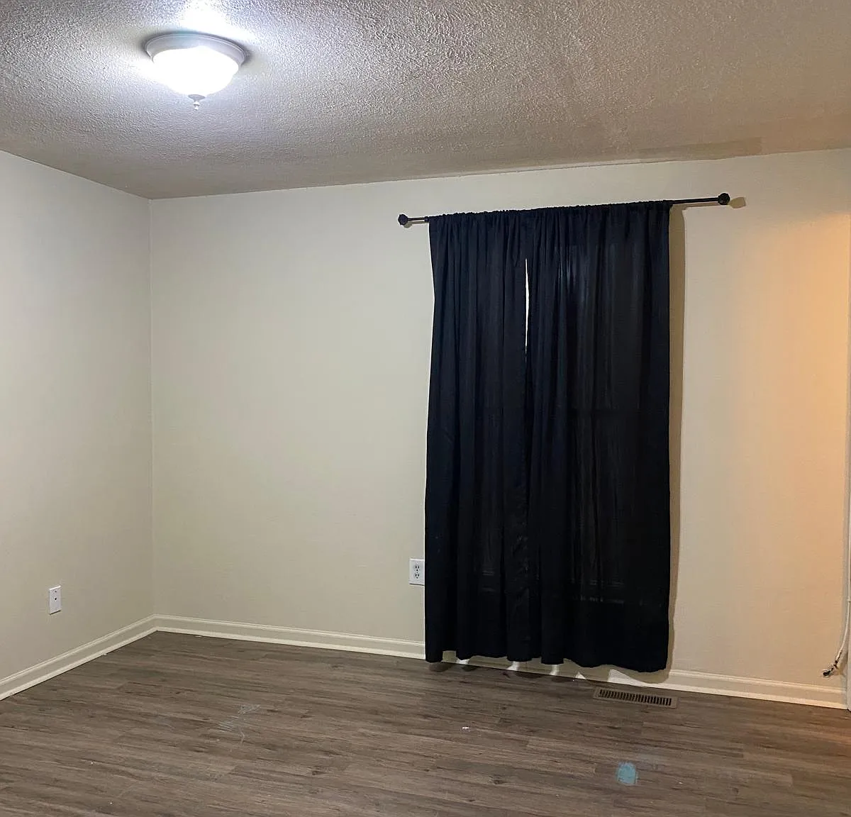 3 bed, 2.5 bath, 1560 sqft, $1,850 — Photo 3