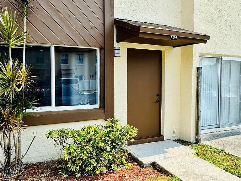 6625 Winfield Blvd #4-D — Photo 1