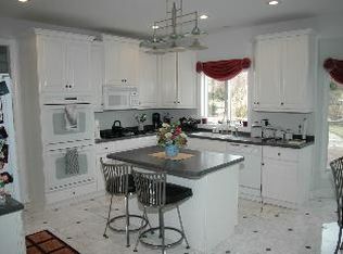 4 Charles Ct, Ringoes, NJ 08551