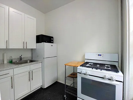 Rented by Moss Realty Company | media 15