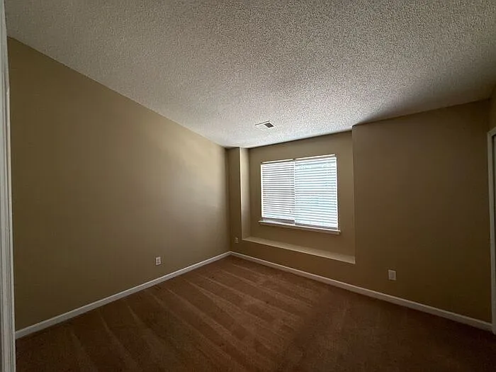 12817 Sickles Dr — Photo 9