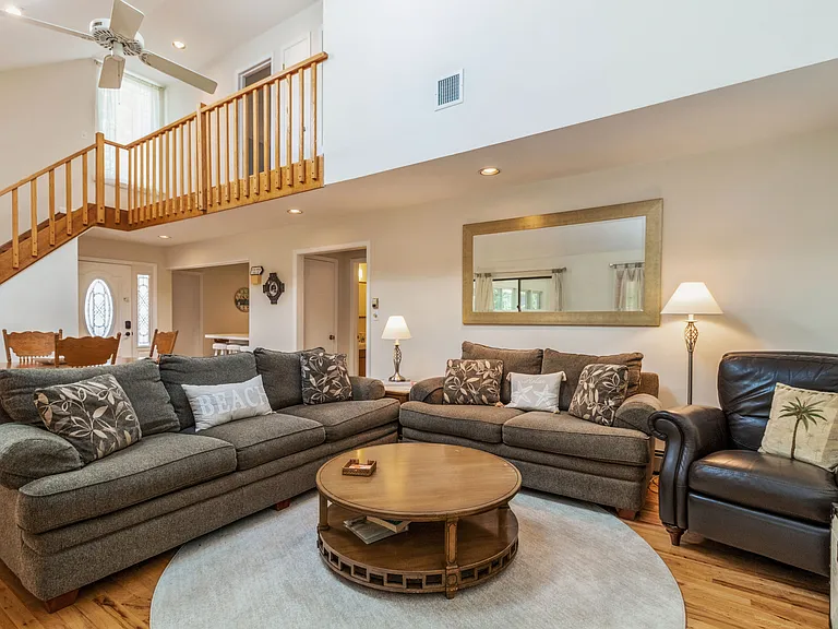 14 Beach Plum Rd — Photo 1
