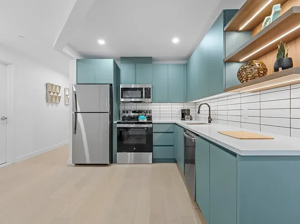 933 Brooklyn Avenue image 1 of 20