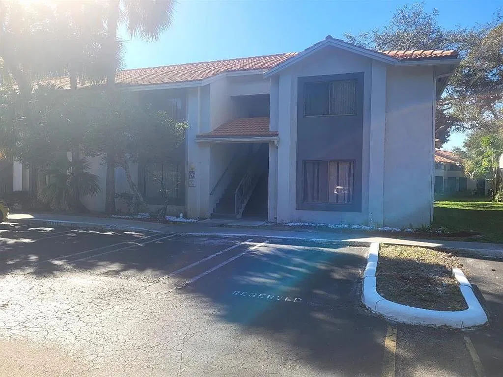 1 bed, 1.0 bath, 720 sqft, $1,750 — Photo 2