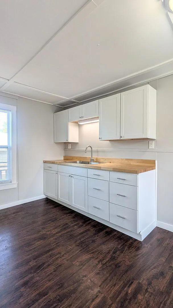 14 Cedar St — Photo 2