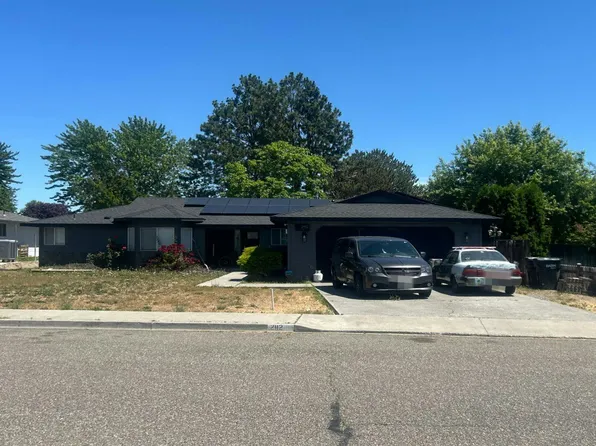 2112 Hummingbird Ln, West Richland, WA 99353