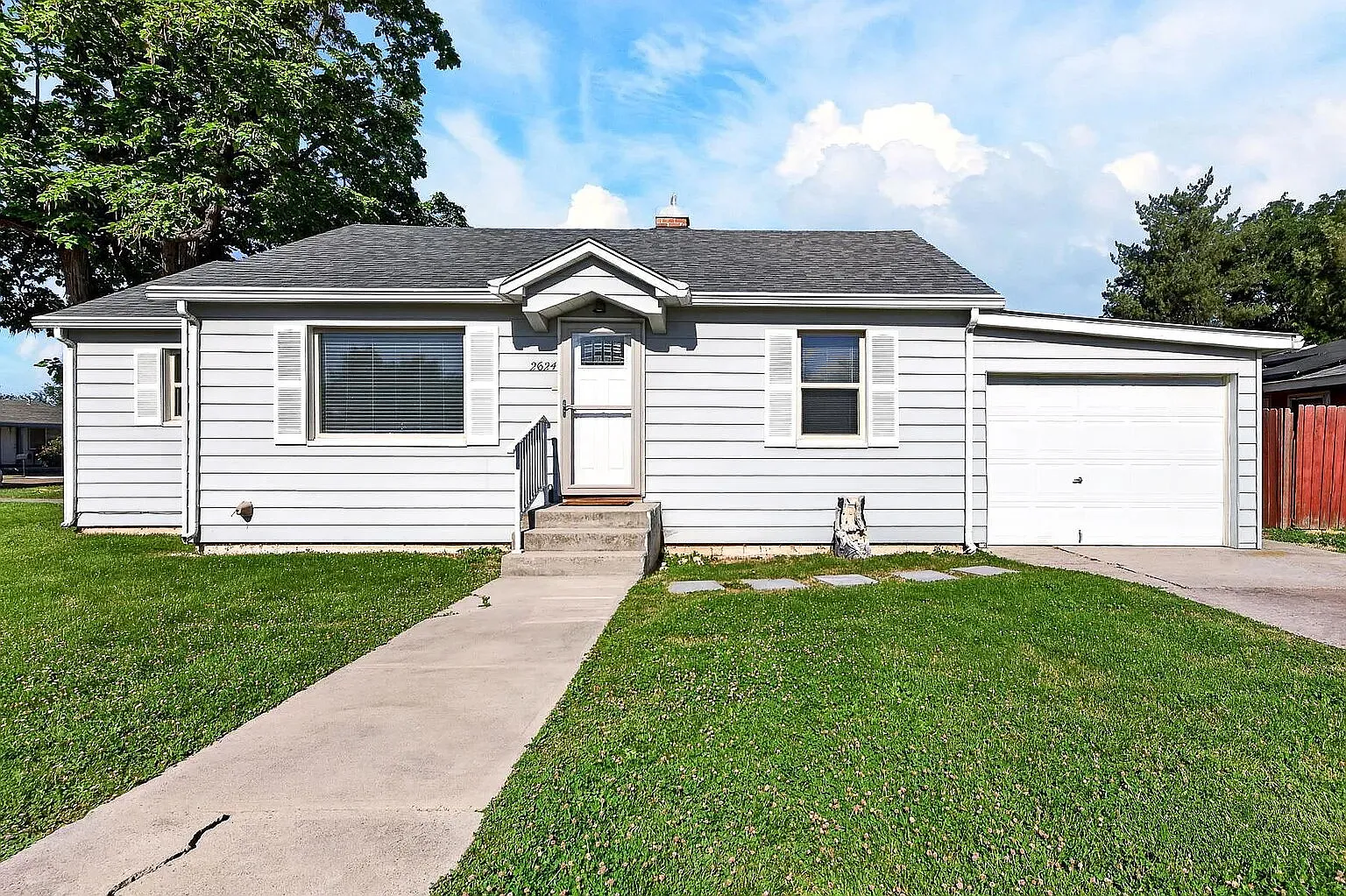 3 bed, 1.0 bath, 1057 sqft, $2,000 — Photo 1