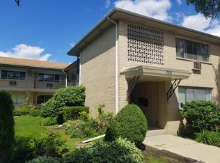 715 Busse Hwy APT B8, Park Ridge, IL 60068