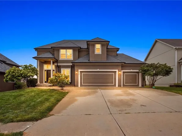5703 NW 93rd St, Kansas City, MO 64154