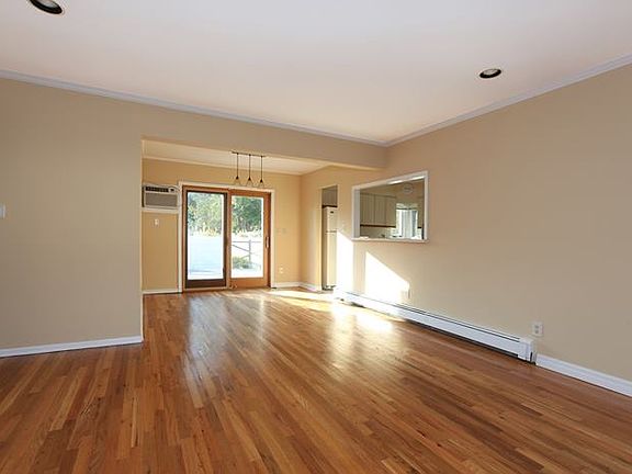 2nd image of 1532 Benjamin Ave