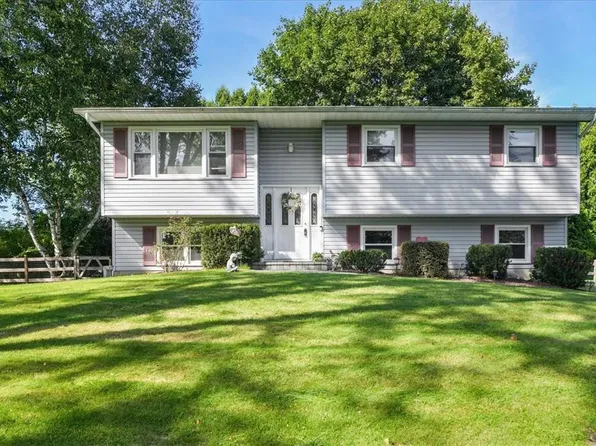 8 Apollo Court, Nanuet, NY 10954