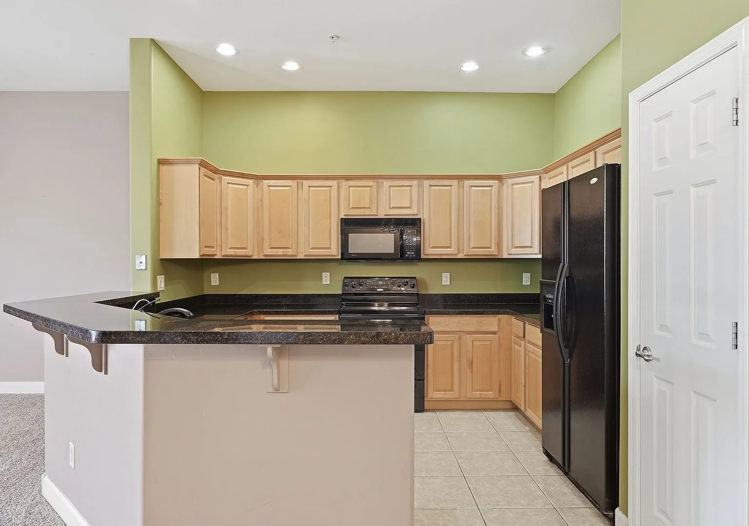 Upgraded 2 Bed, 2 Bath Condo - Available NOW! — Photo 2