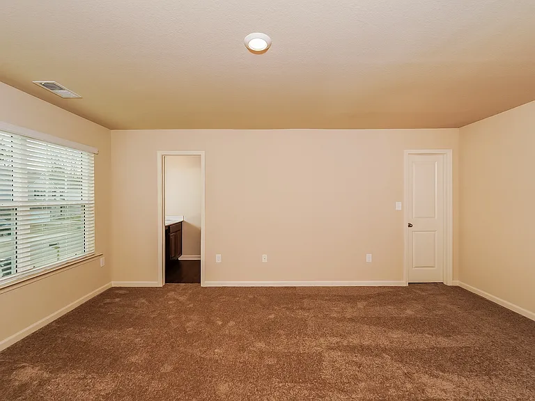 525 Clover Cir — Photo 8