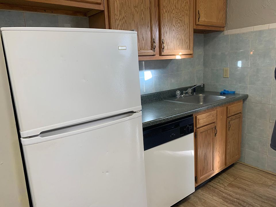 2nd image of 1405 Merchant St