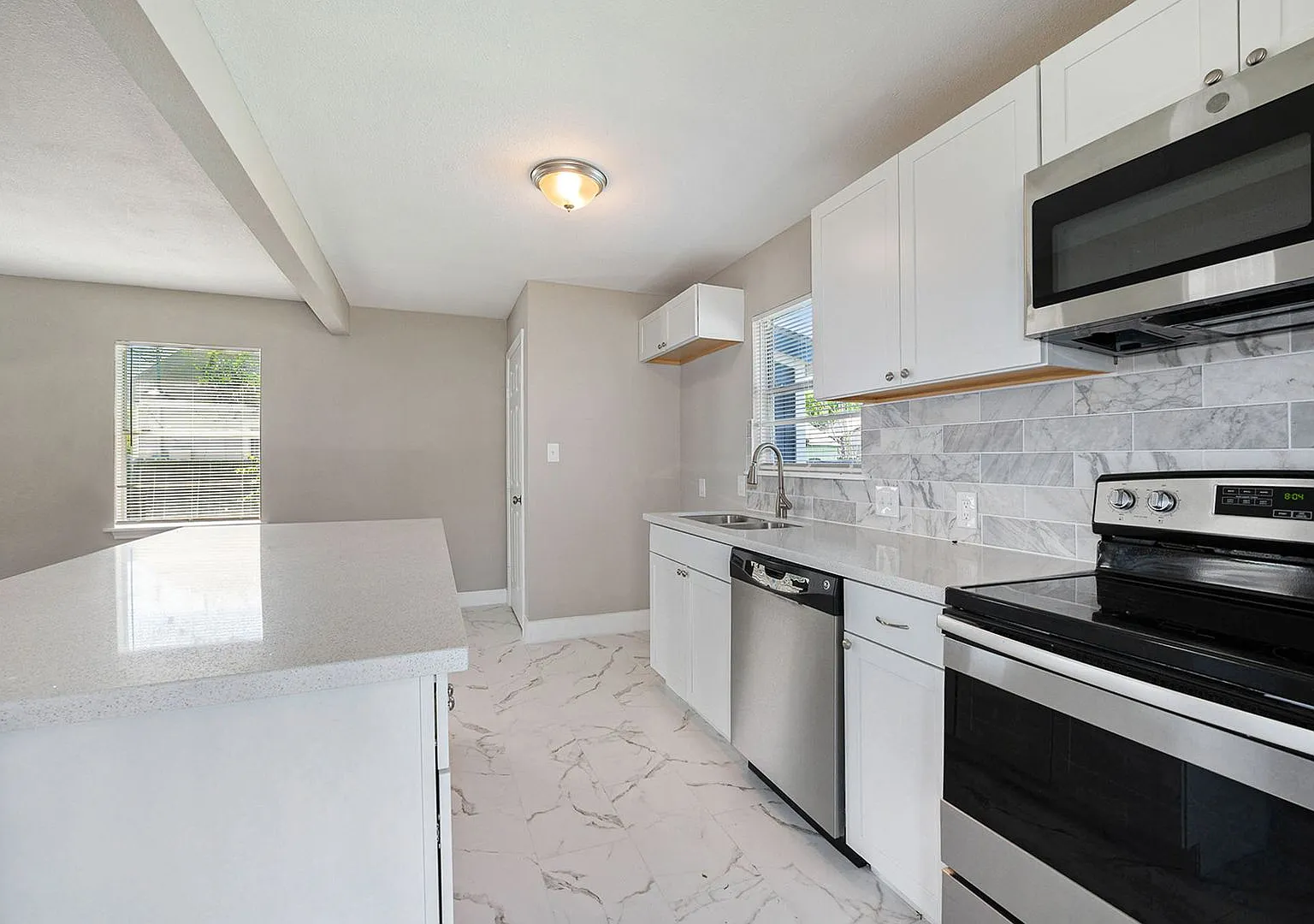 Richmond TX - Newly updated 2 bedroom, 1 bath "A-Frame" type house — Photo 3