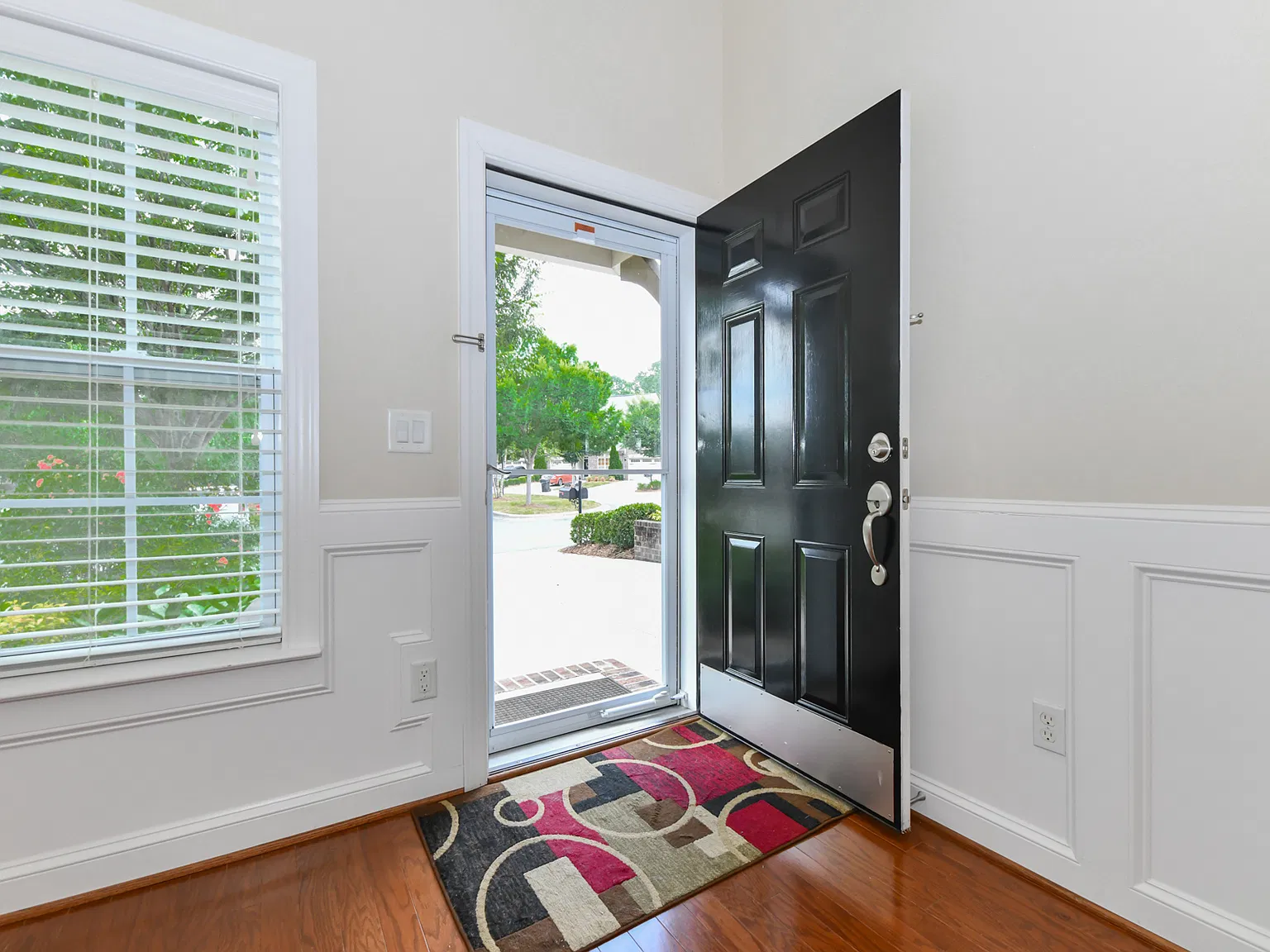 2 bed, 1814 sqft, $1,888 — Photo 3