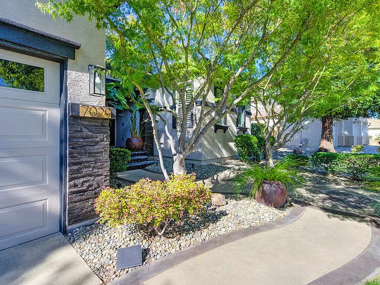 7029 Pembroke Way — Photo 6