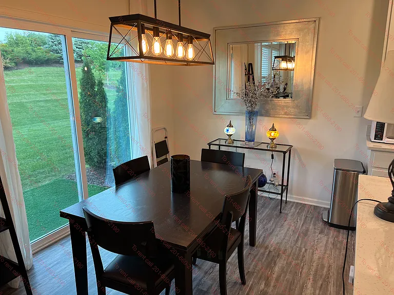 1060 Moraine Dr — Photo 5