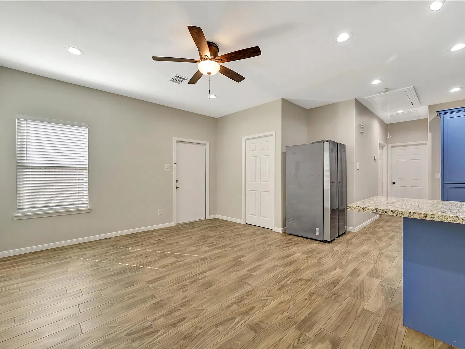 2 bed, 2.0 bath, 900 sqft, $1,650 — Photo 3